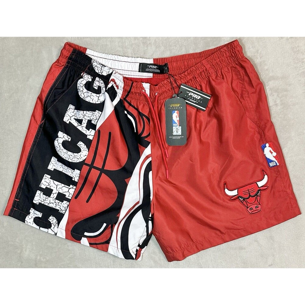 NWT Pro Standard Mens XL Chicago Bulls Graphic Red Woven Shorts Backcourt NBA